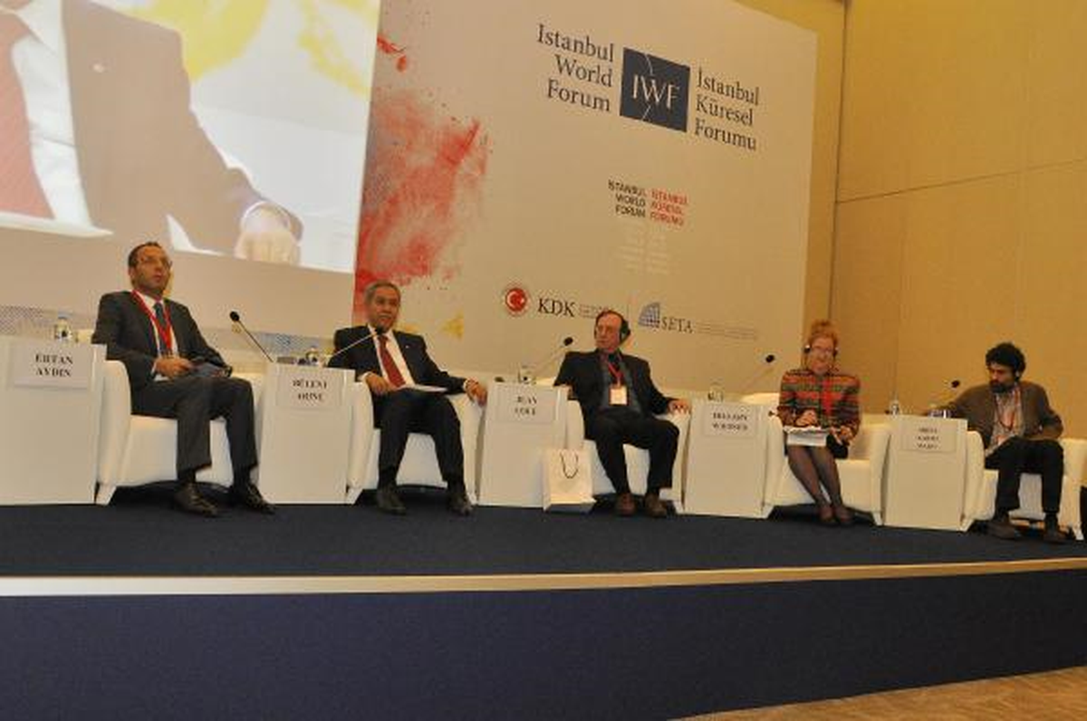 Arınç ve Davutoğlu, İstanbul Küresel Forumu\'na Konuşmacı Olarak Katıldı