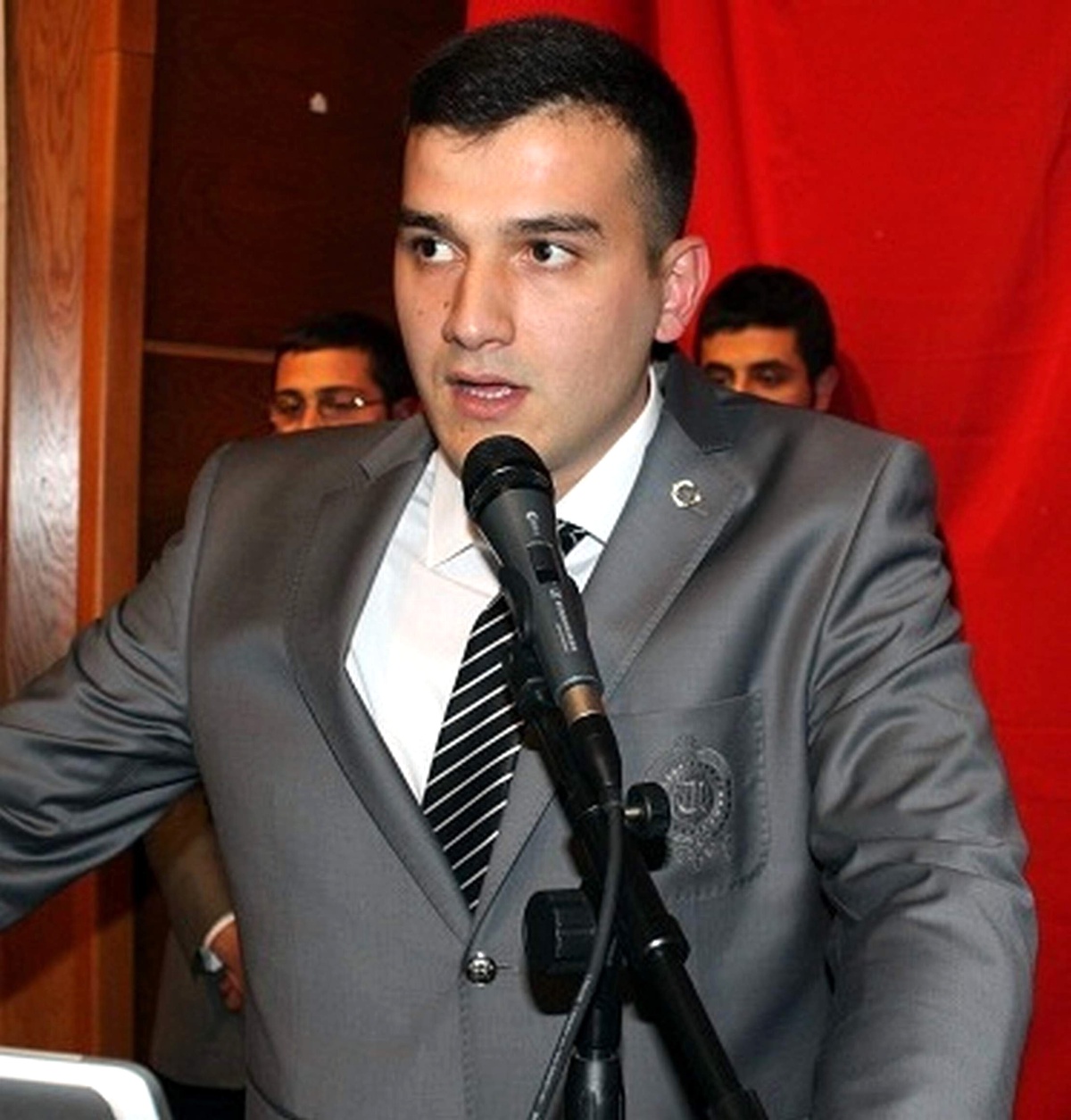 Aydın Ülkü Ocakları\'ndan İstiklal Marşı\'nda Kalkmayan Üniversitelilere Tepki