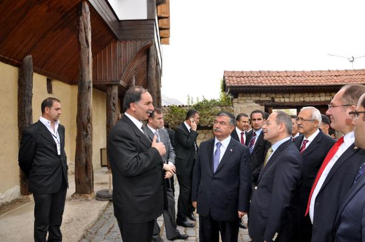 Bakan Yılmaz: Esad\'ı Halkına Zulmedene Kadar Destekledik (2)