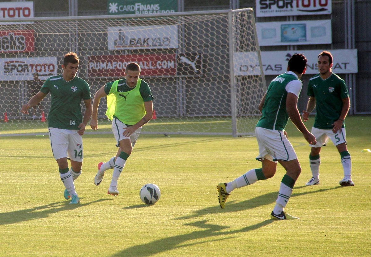 Bursaspor Fenerbahçe\'ye Hazırlanıyor