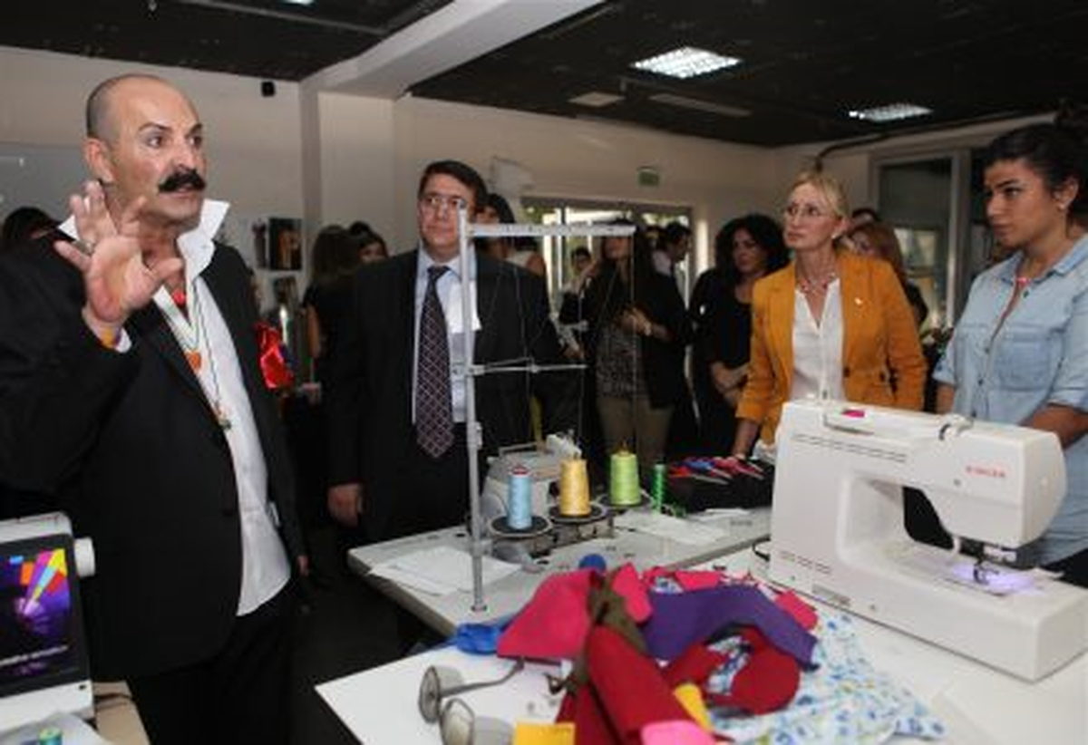 Cemil İpekçi 'Singer Dikiş Odası'nı Açtı