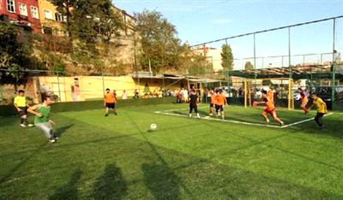 Eşcinsel Hakeme Destek Maçı