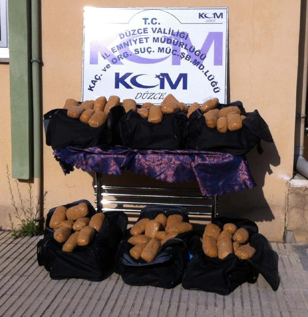Eski Savcı 150 Kilo Eroinle Yakalandı