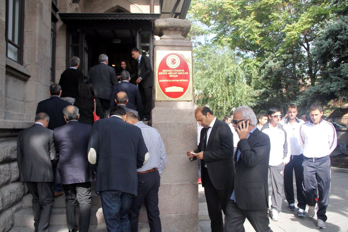 Gençlerbirliği\'nden Birinci Meclis Binası\'na Ziyaret