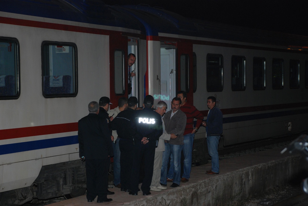 Kırıkkale Tren Garı\'nda Şüpheli Paket Alarmı