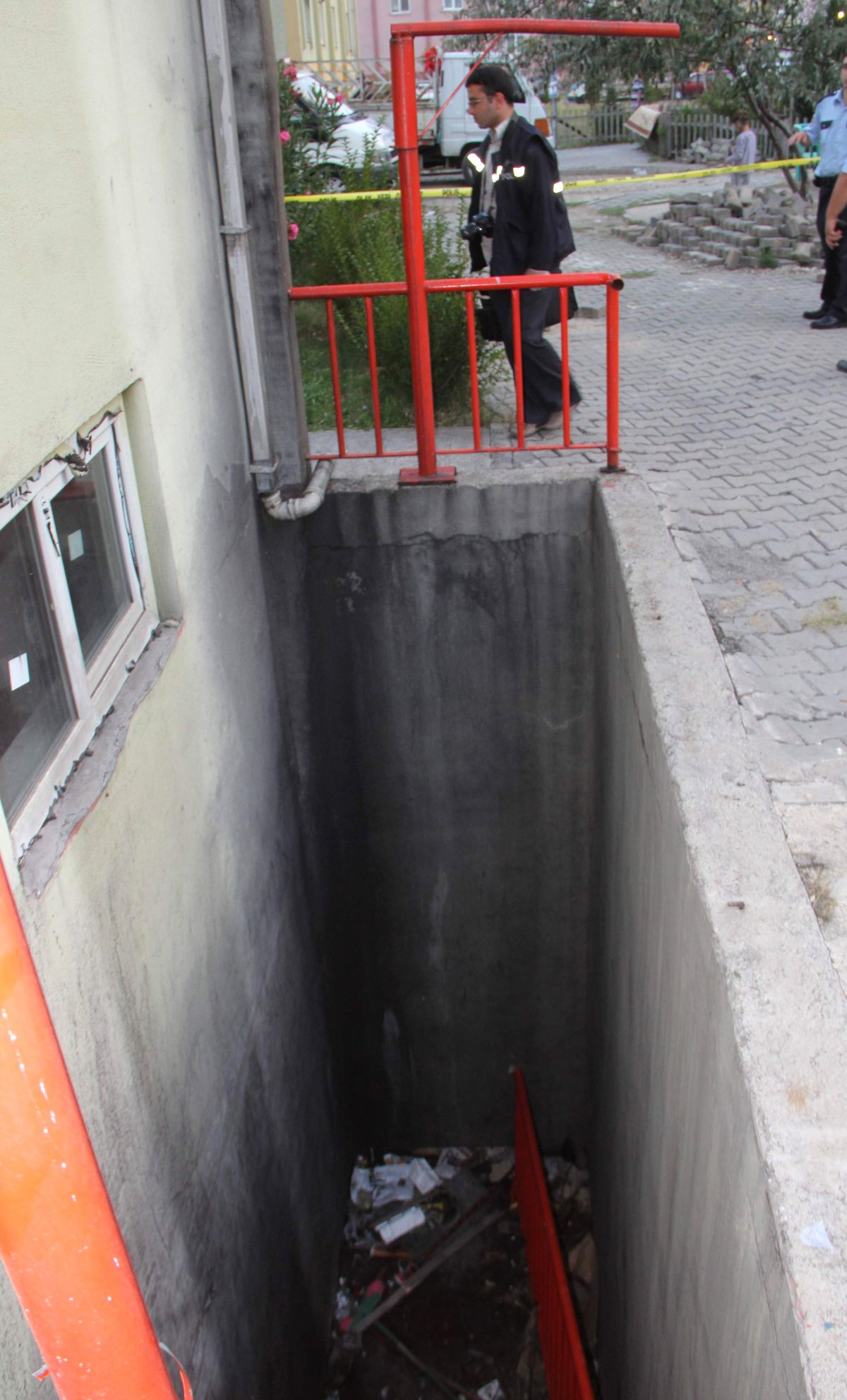 Kömürlük Boşluğuna Düşen Kadın Hayatını Kaybetti