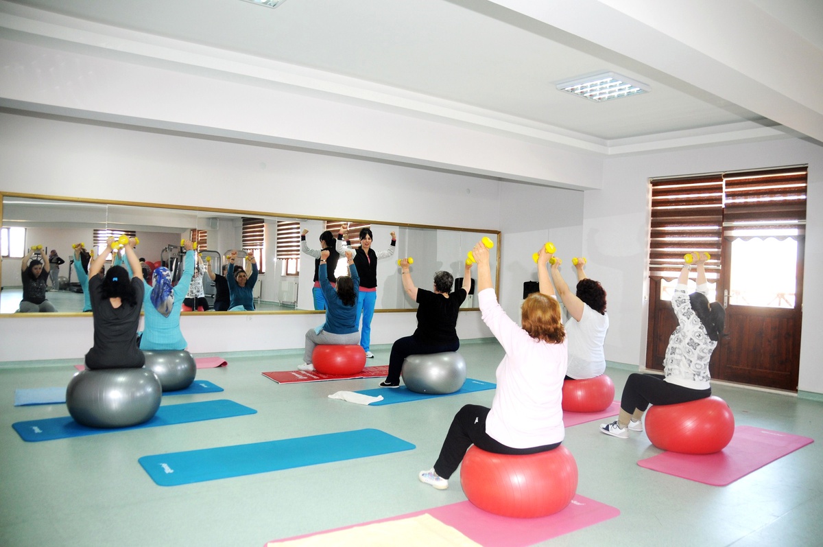Mamaklı Kadınların Gözdesi Aerobik ve Fitness