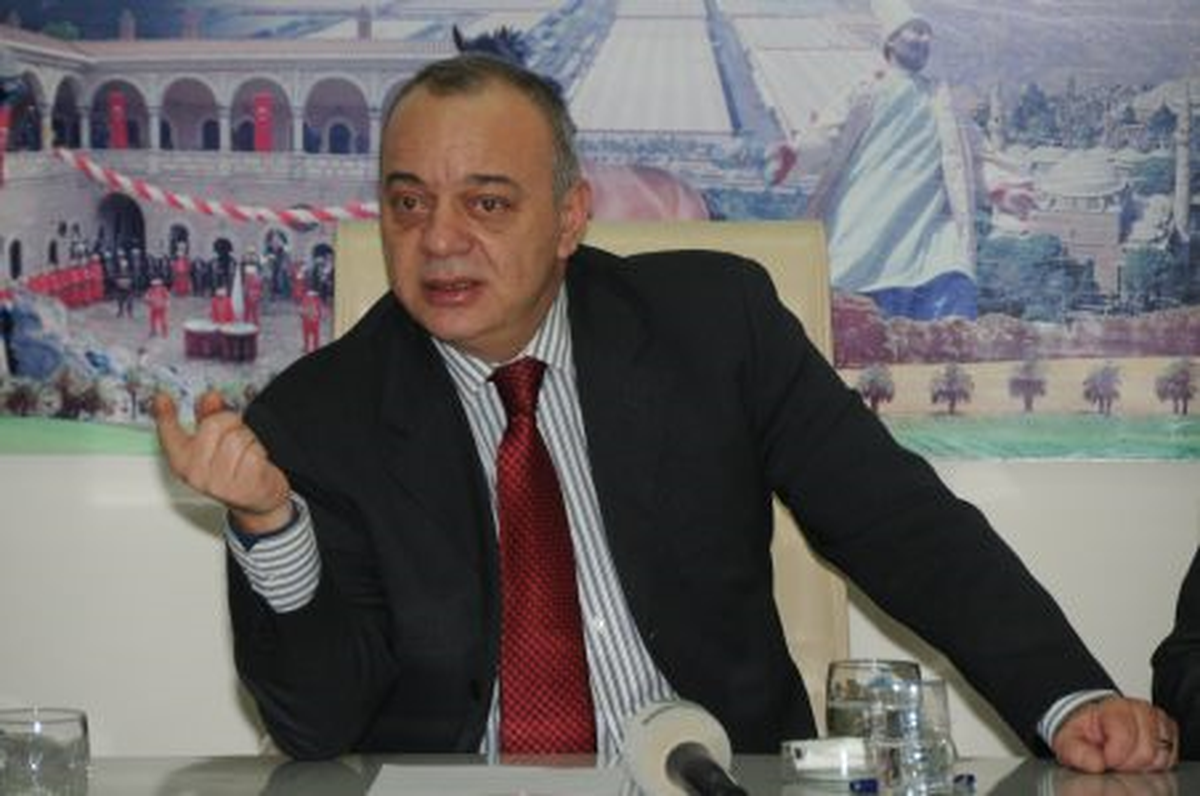 Manisa Şehrinin İsmini Oyluyor