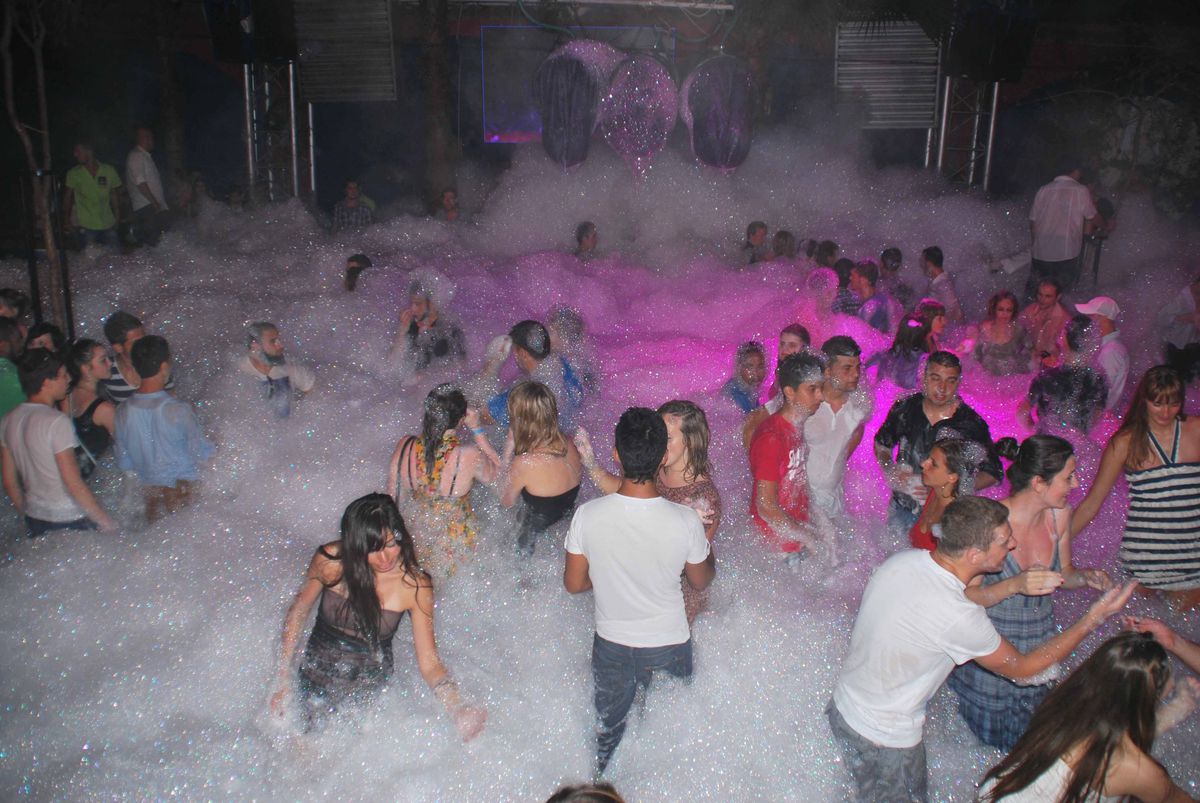 Marmaris\'te Eğlence Devam Ediyor