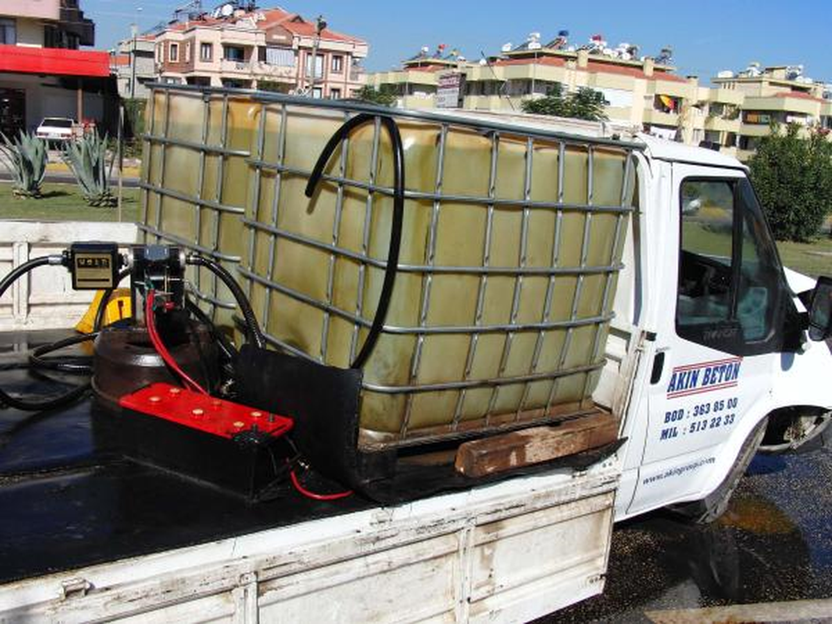 Minibüs ile Mazot Yüklü Kamyon Çarpıştı: 2 Yaralı