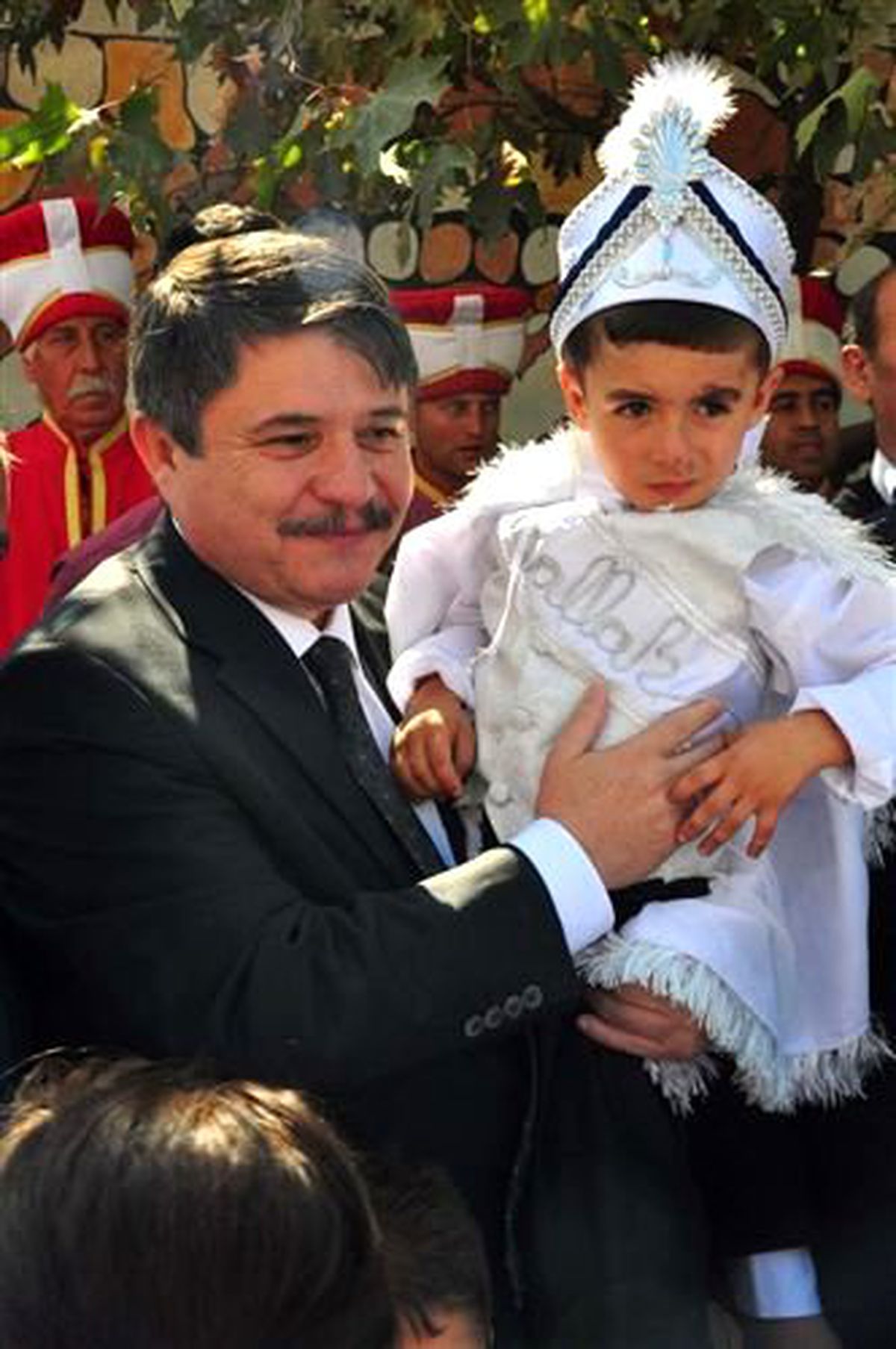 Önce Sünnet Sonra Şölen