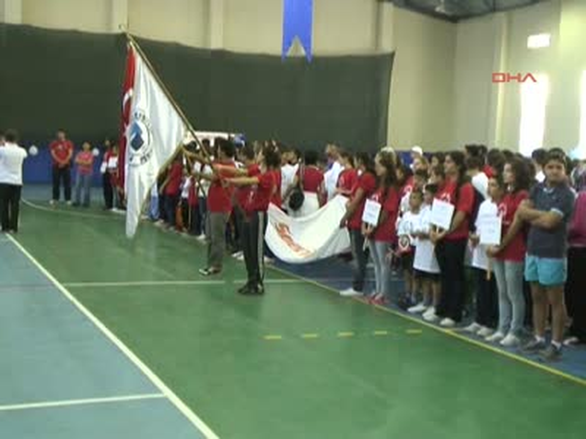 Özel Sporcular Özel Olimpiyatlarda Yarıştı