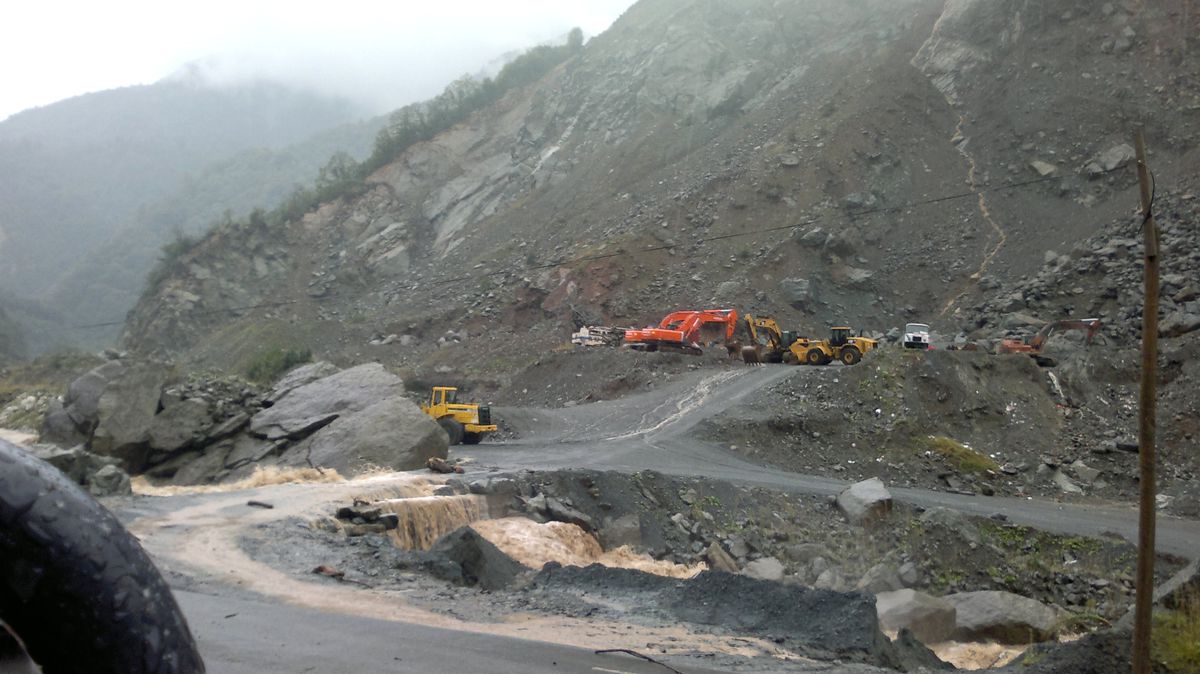 Rize\'de Taş Ocağında Göçük