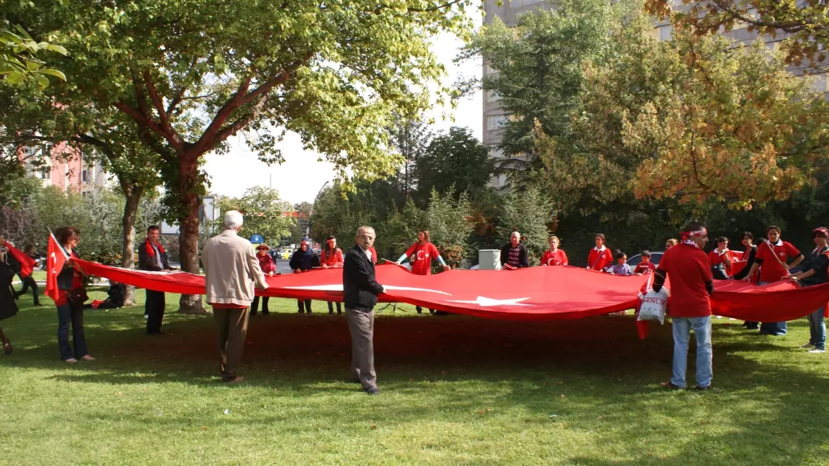 Şehit Yakınları Anıtkabir'e Yürüdü