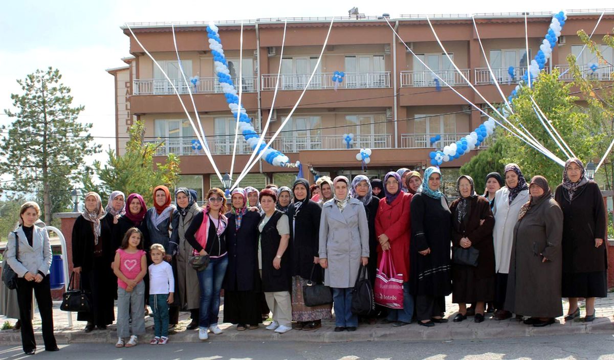 Sivaslı Kadınlar Sıcak Çermik\'i Geziyor