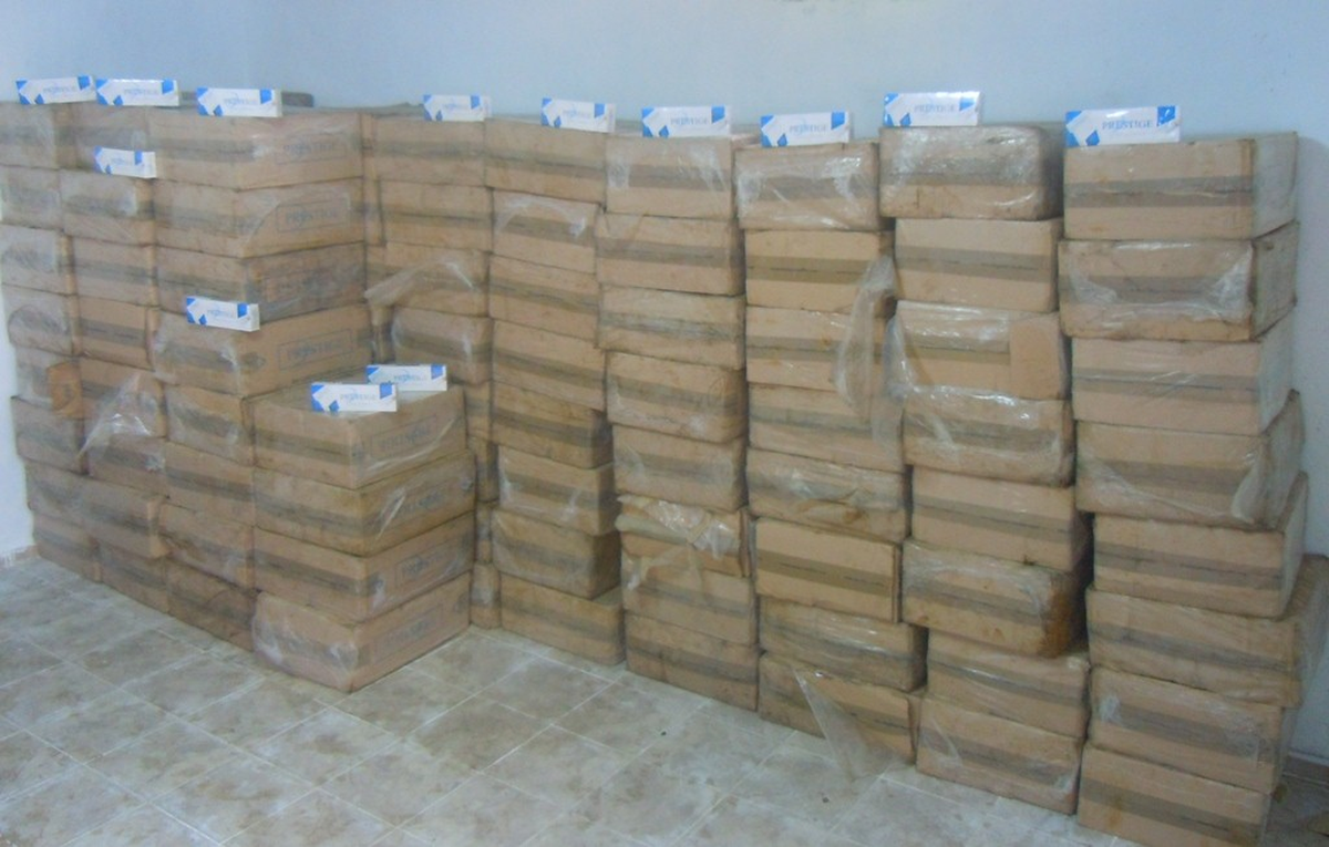 Tarsus\'ta 50 Bin Paket Kaçak Sigara Ele Geçirildi