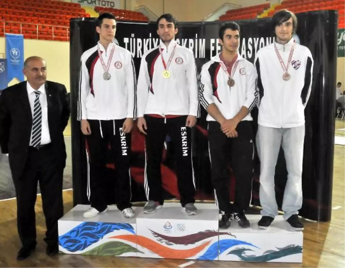 Türkiye Büyükler Eskrim Şampiyonası\'nda Erkeklerde Madalyalar Sahiplerini Buldu
