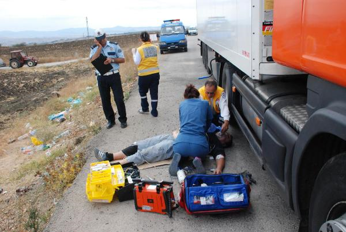 Ukraynalı Sürücü, Tamir Etmek İstediği Tır\'ın Altında Kalarak Öldü