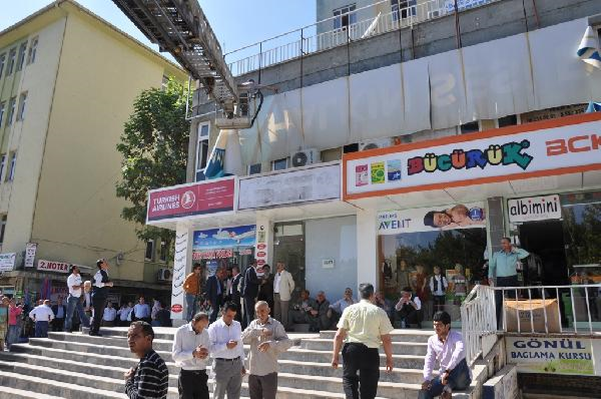 Adıyaman\'da Has Parti Tabelası İndirildi