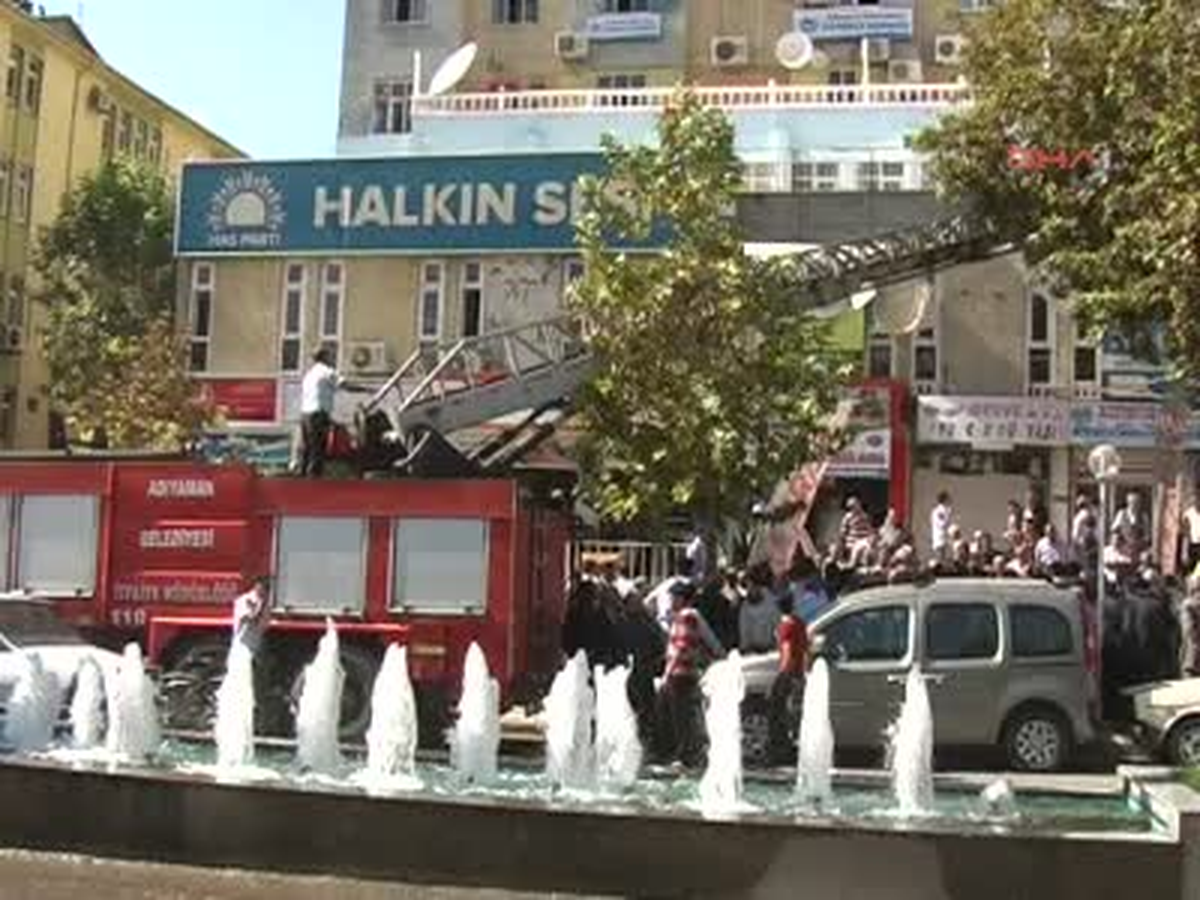 Adıyaman\'da Has Parti Tabelası İndirildi