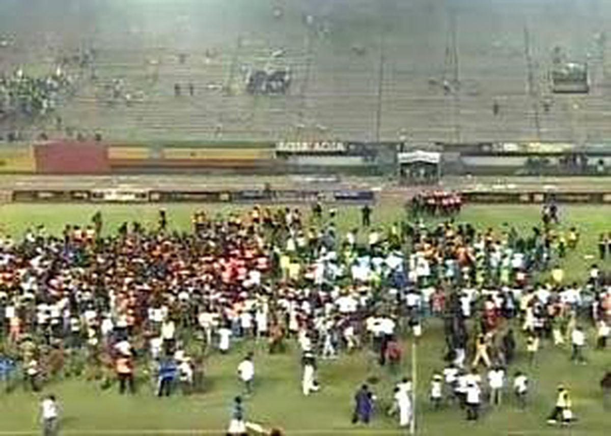 Afrika\'da Olaylı Maç! Eboue Vs. Sow...