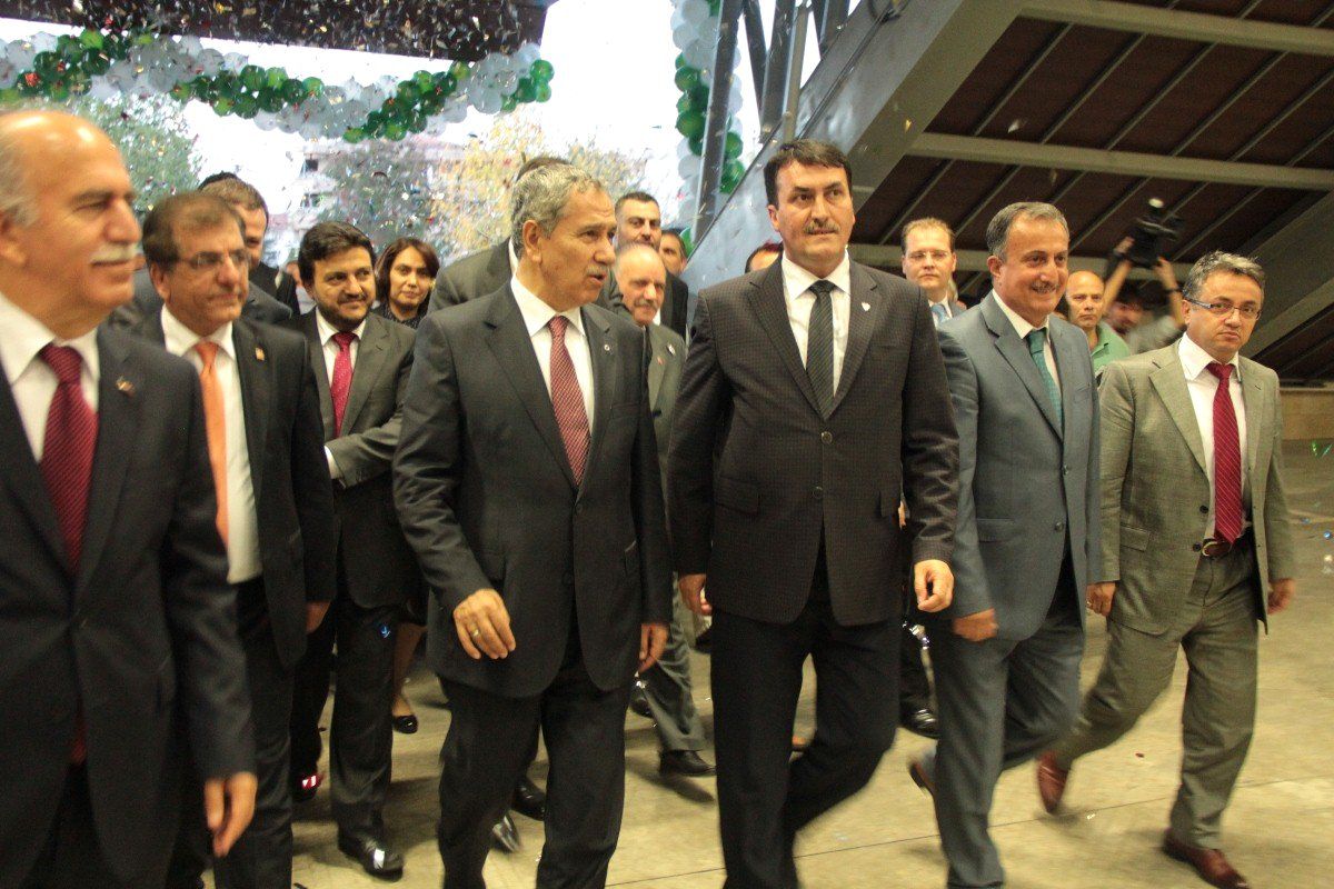 Arınç\'tan Memurlara \'Araba\' Uyarısı