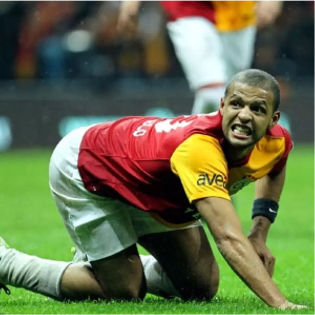 Melo\'dan Fenerbahçe\'ye Taş