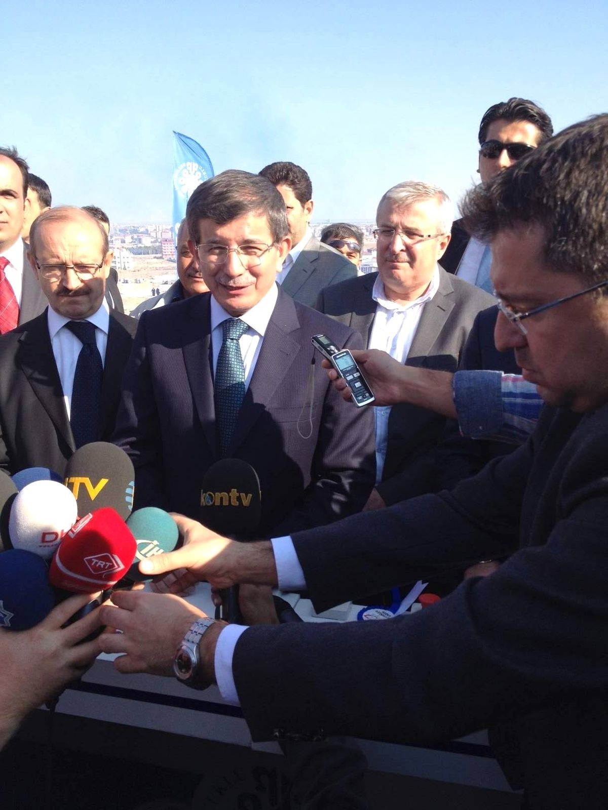 Bakan Davutoğlu\'ndan Suriye\'nin Diyalog Çağrısına Cevap