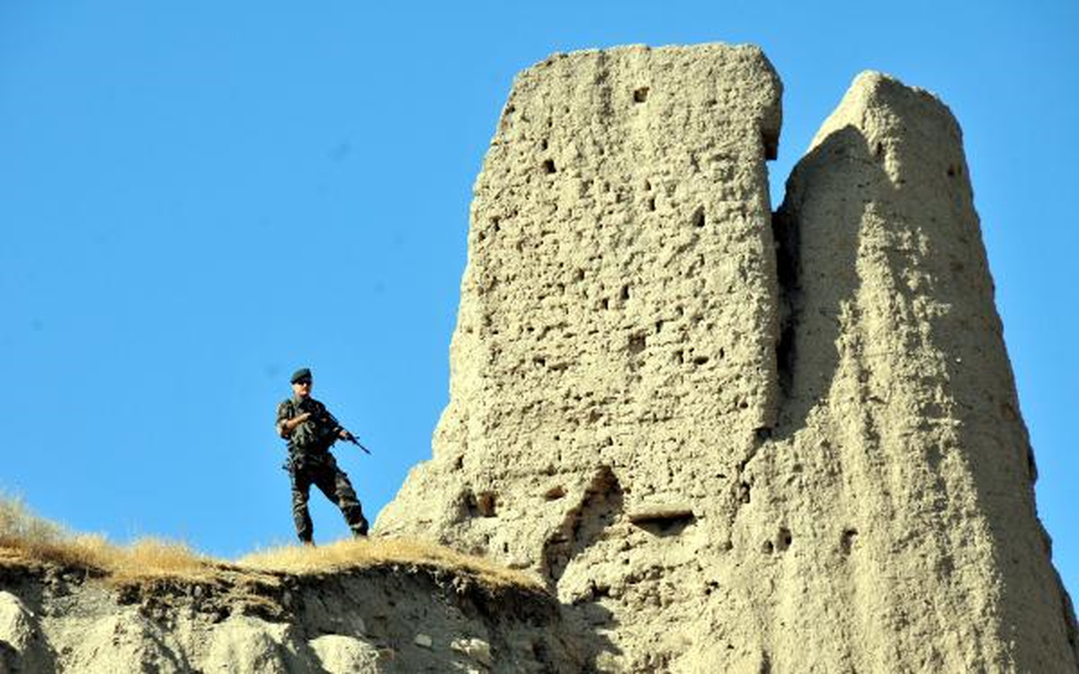 Bakan Günay, Van Kalesi\'nin Zirvesinde