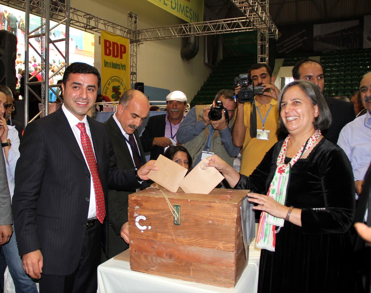 Barış ve Demokrasi Partisi 2.Olağanüstü Kongresi\'nde Selahattin Demirtaş, Yeniden Genel Başkanlığa...