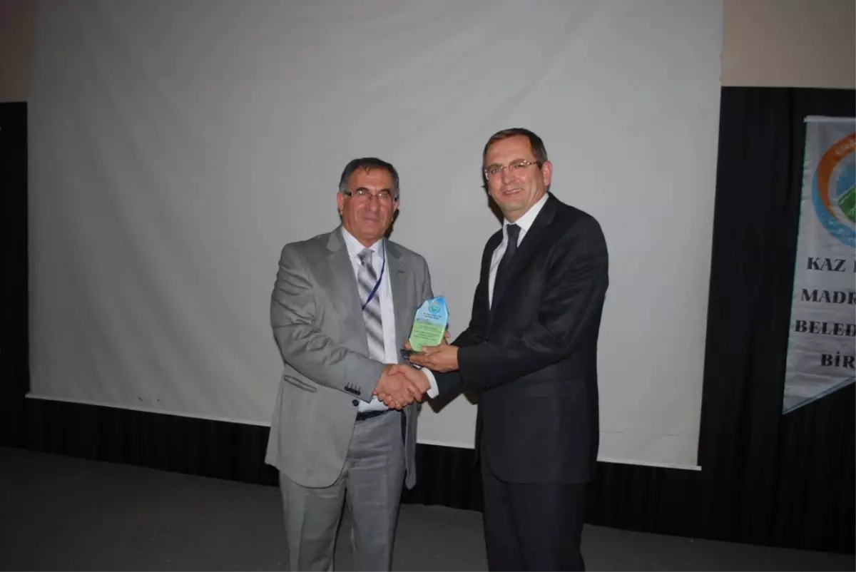 Başkan Ergin\'den Çalıştay Konuşmacılarına Jest