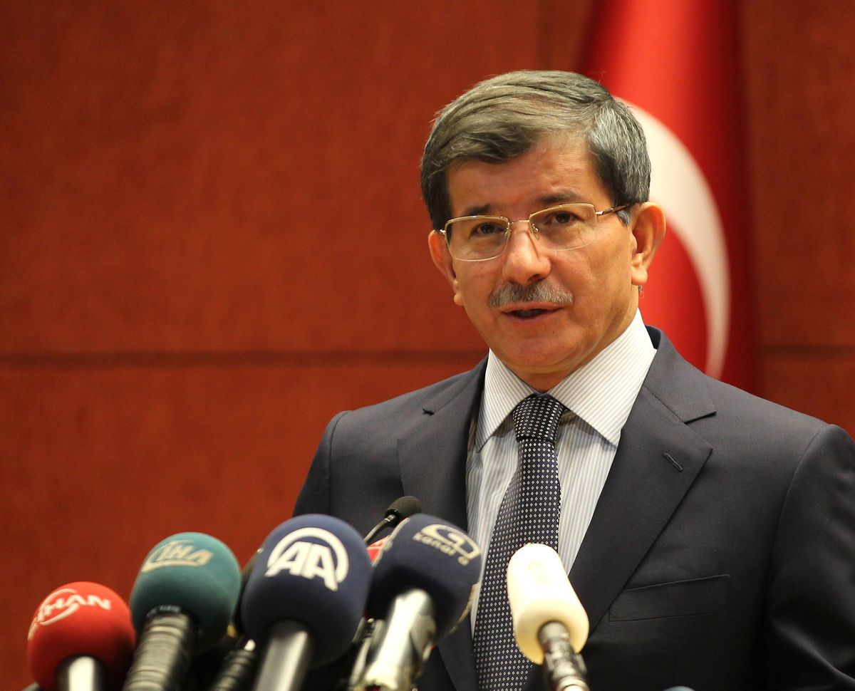 Dışişleri Bakanı Ahmet Davutoğlu, Suriye\'nin Hava Sahasını Türk Sivil Uçaklarına Kapatmasına...