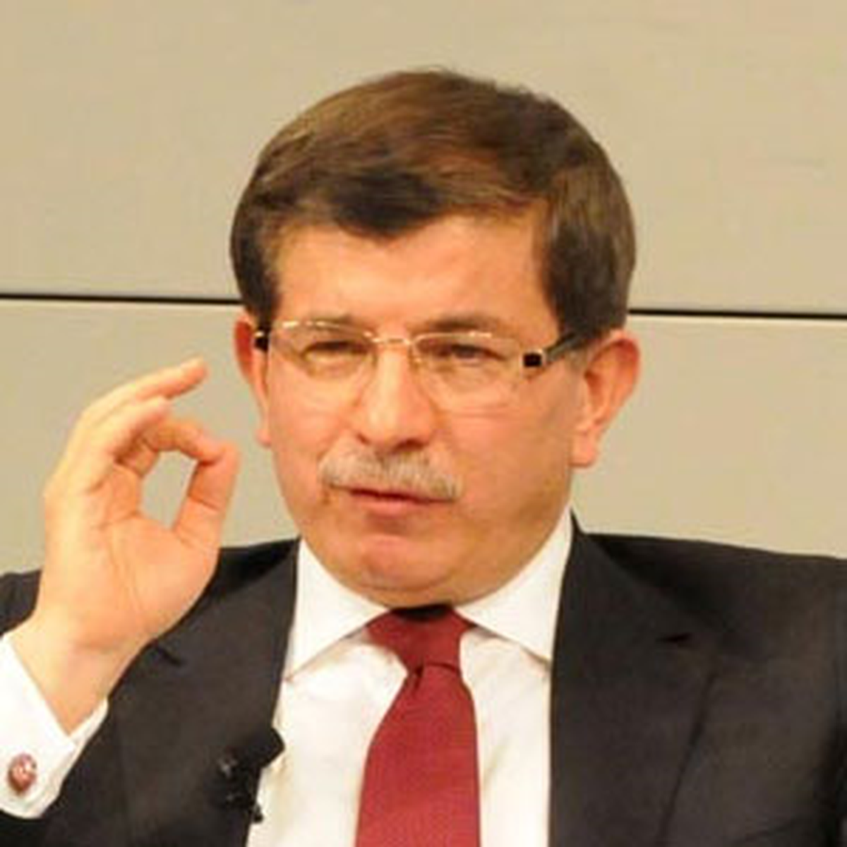 Dışişleri Bakanı Davutoğlu, "Büyük Hayallerin Peşindeyiz."