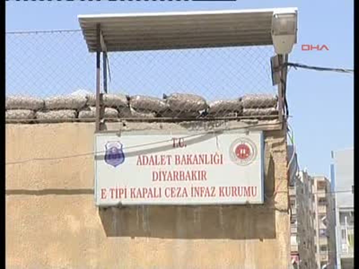 Diyarbakır E Tipi Cezaevinde Toplu İntihar Girişimi