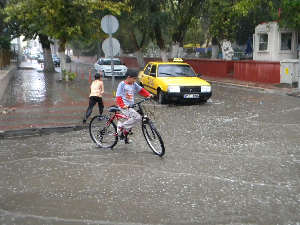 Edirne\'de Sağanak