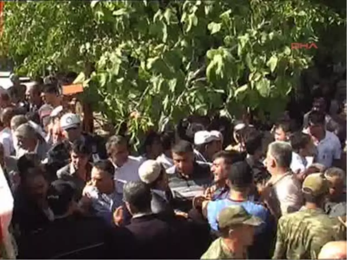 Kaza Şehidi Polis Toprağa Verildi