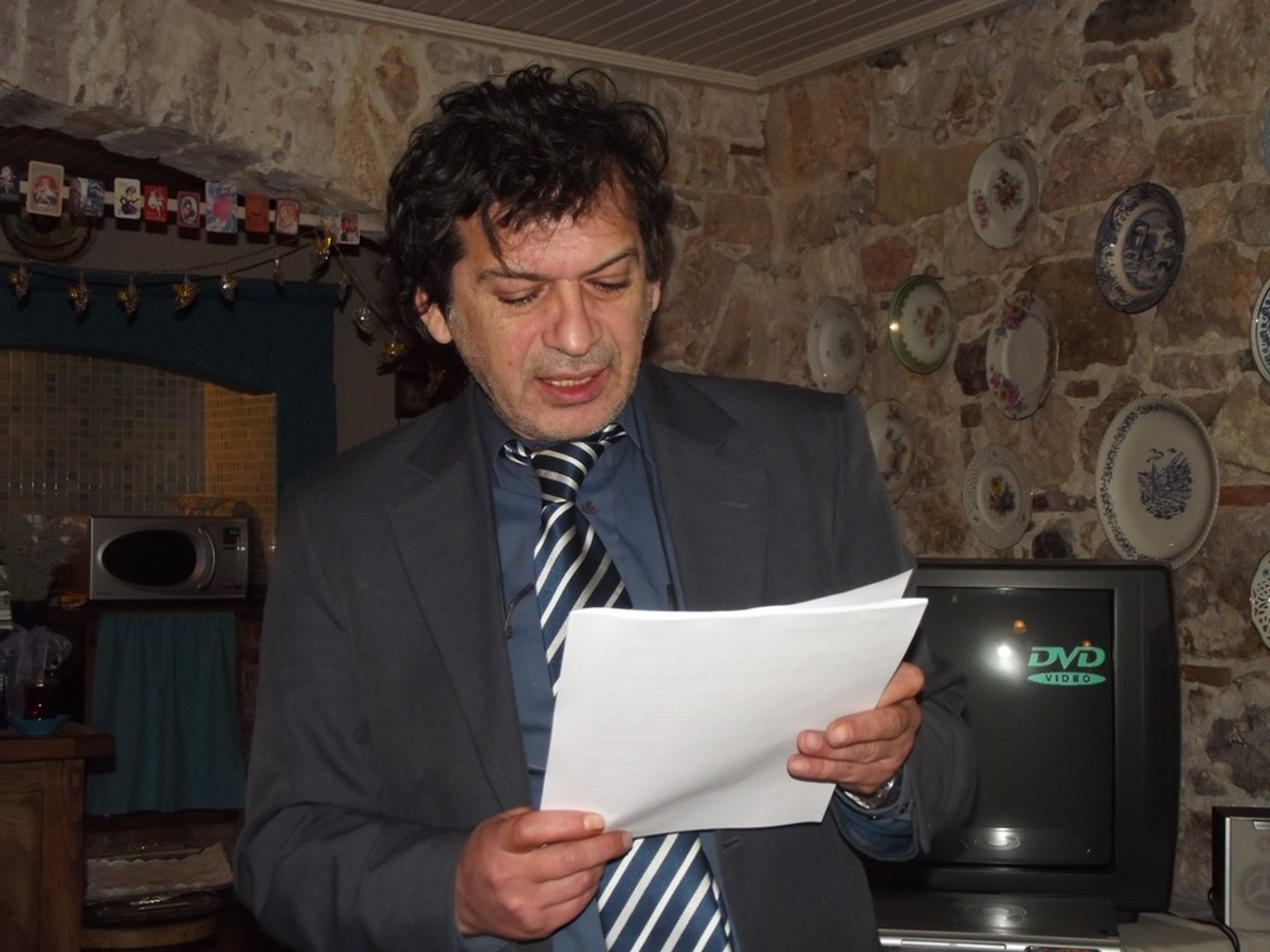 İp, Esad\'ın Röportajını Ayvalıklılara Okutmak İçin Kolları Sıvadı