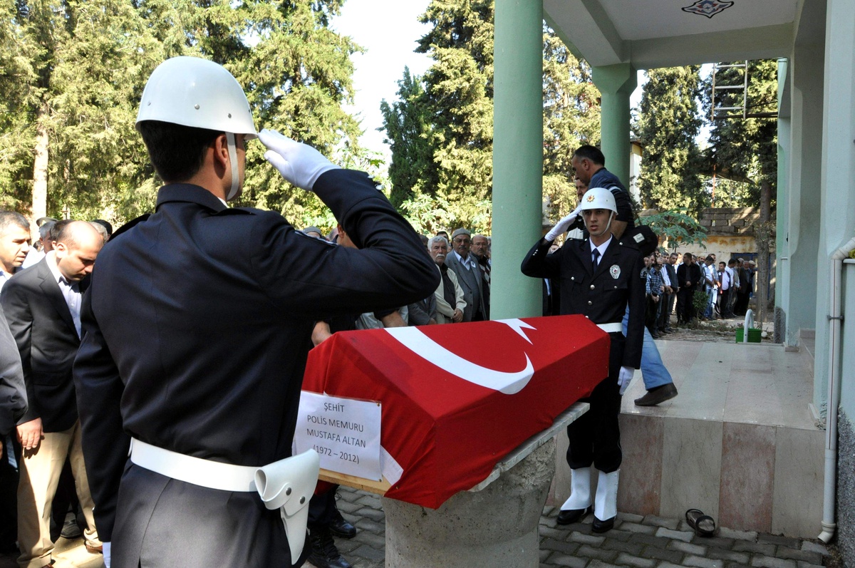 Kaza Yerinde Görev Yapan Polislere Otomobilin Çarpması