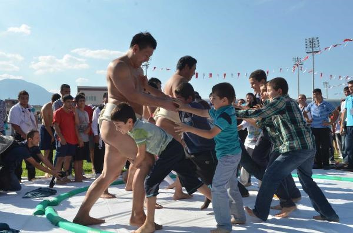 Medeniyetler İttifakı Geleneksel Sporlar Festivali\'ne Renkli Gala