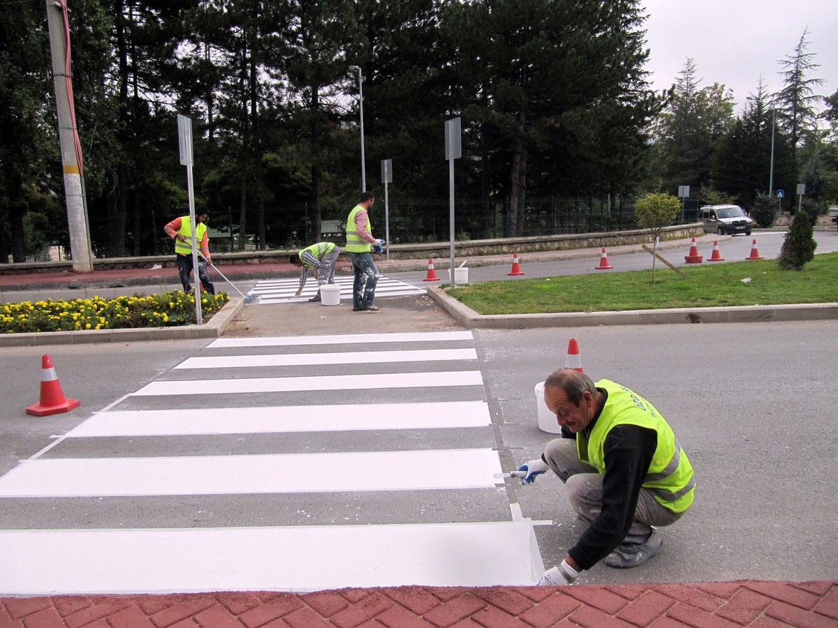Şehir İçi Yol ve Yaya Geçit Çizgileri Boyama Uygulaması Tamamlandı