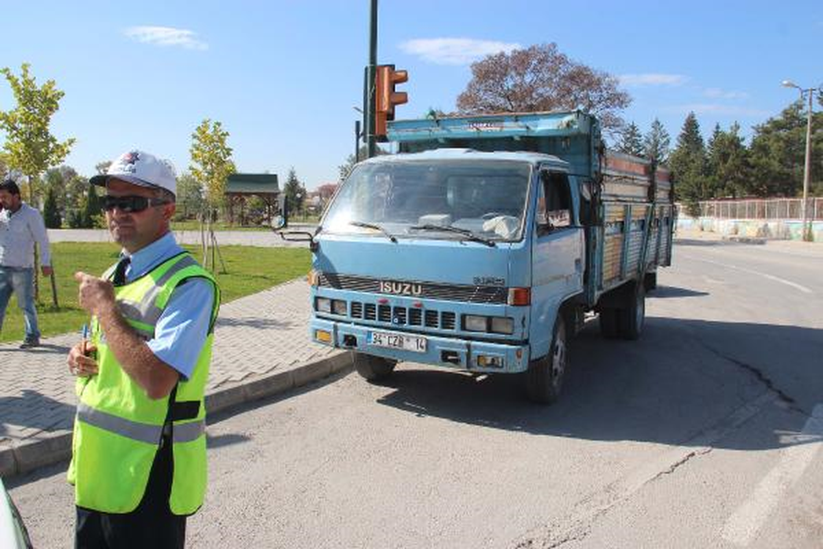 16 Yaşındaki Sürücüye Polis Engeli
