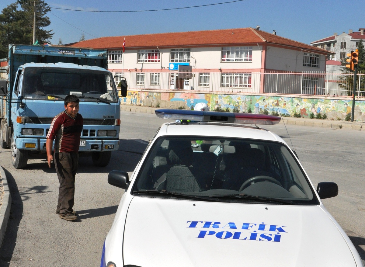 16 Yaşındaki Ehliyetsiz Sürücü Polise Yakalandı