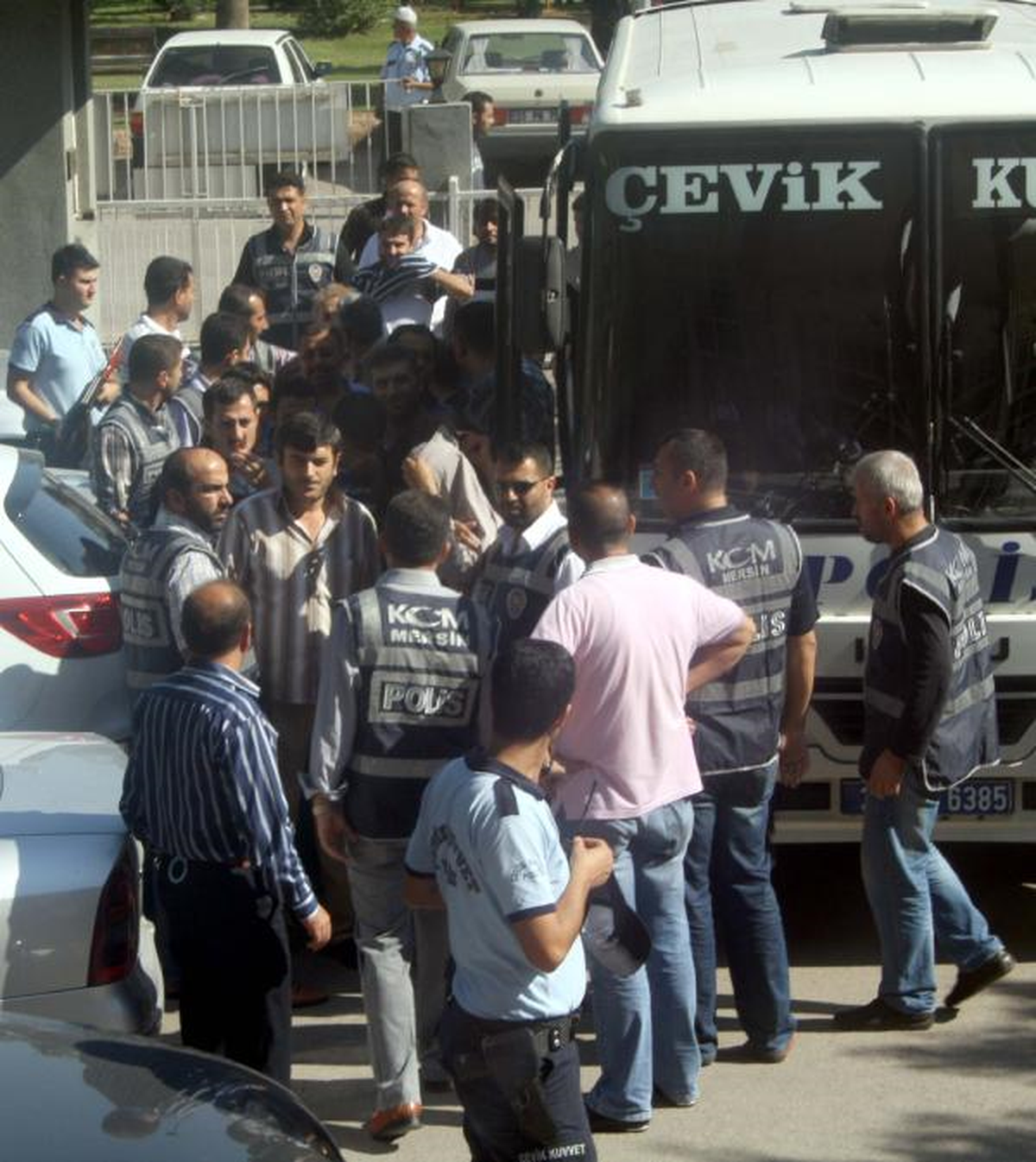 3 İlde Kaçak İçki Operasyonu; 26 Gözaltı