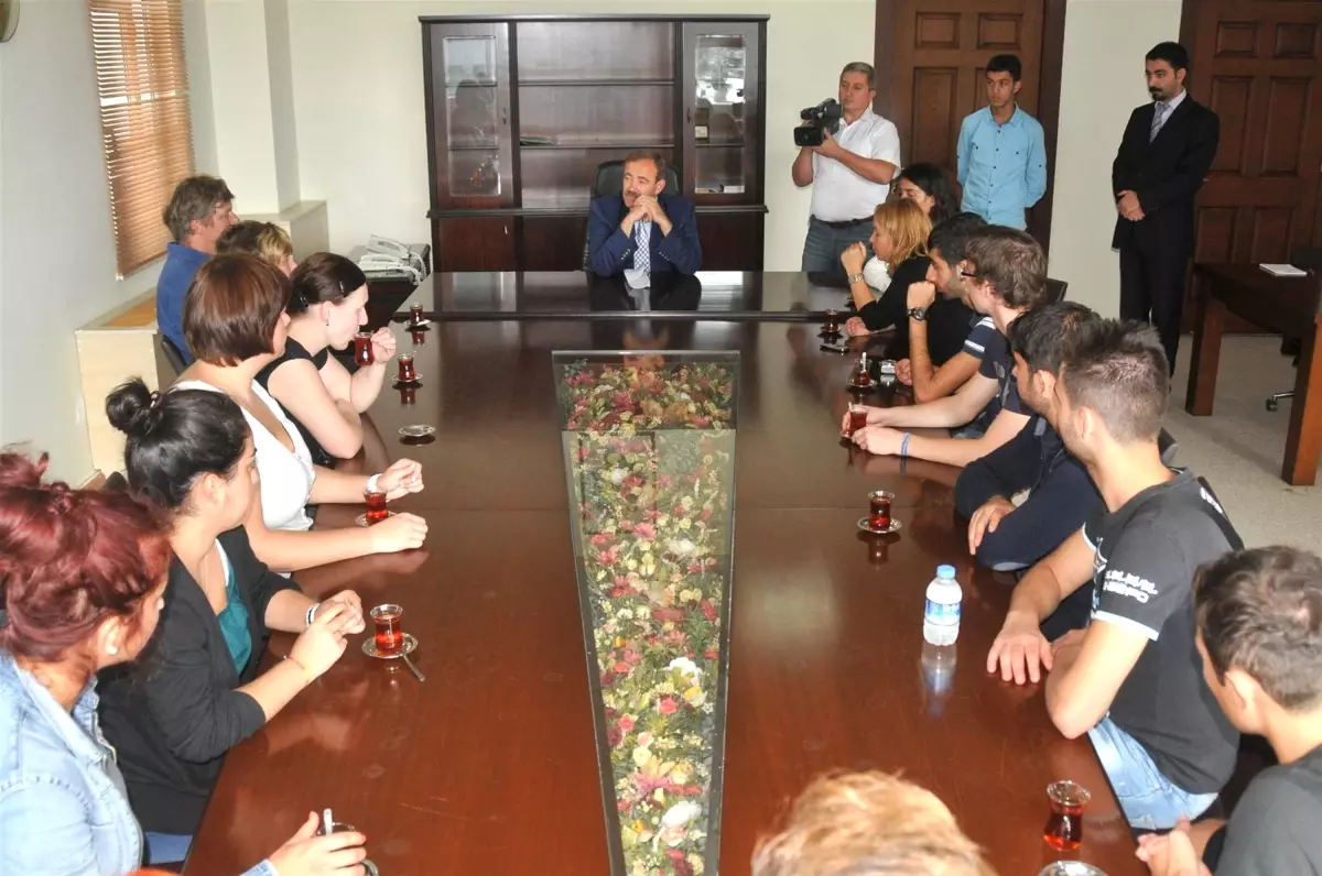 Alevi ve Protestan Gençlerden Başkan Türk\'e Ziyaret