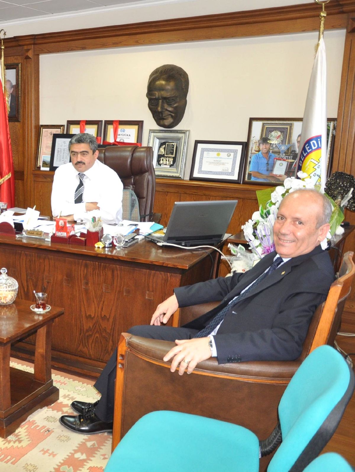 Alıcık ve Çalışkan Konferansa Katılmak İçin Paris\'te