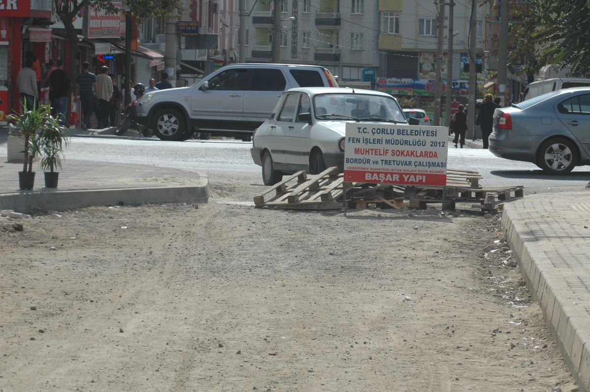 Alt Yapı Bitmeden Rögar Kapakları Kırıldı