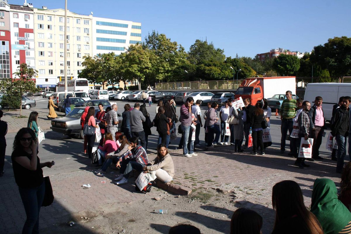 Aöf Bürosu Önünde Kayıt Çilesi