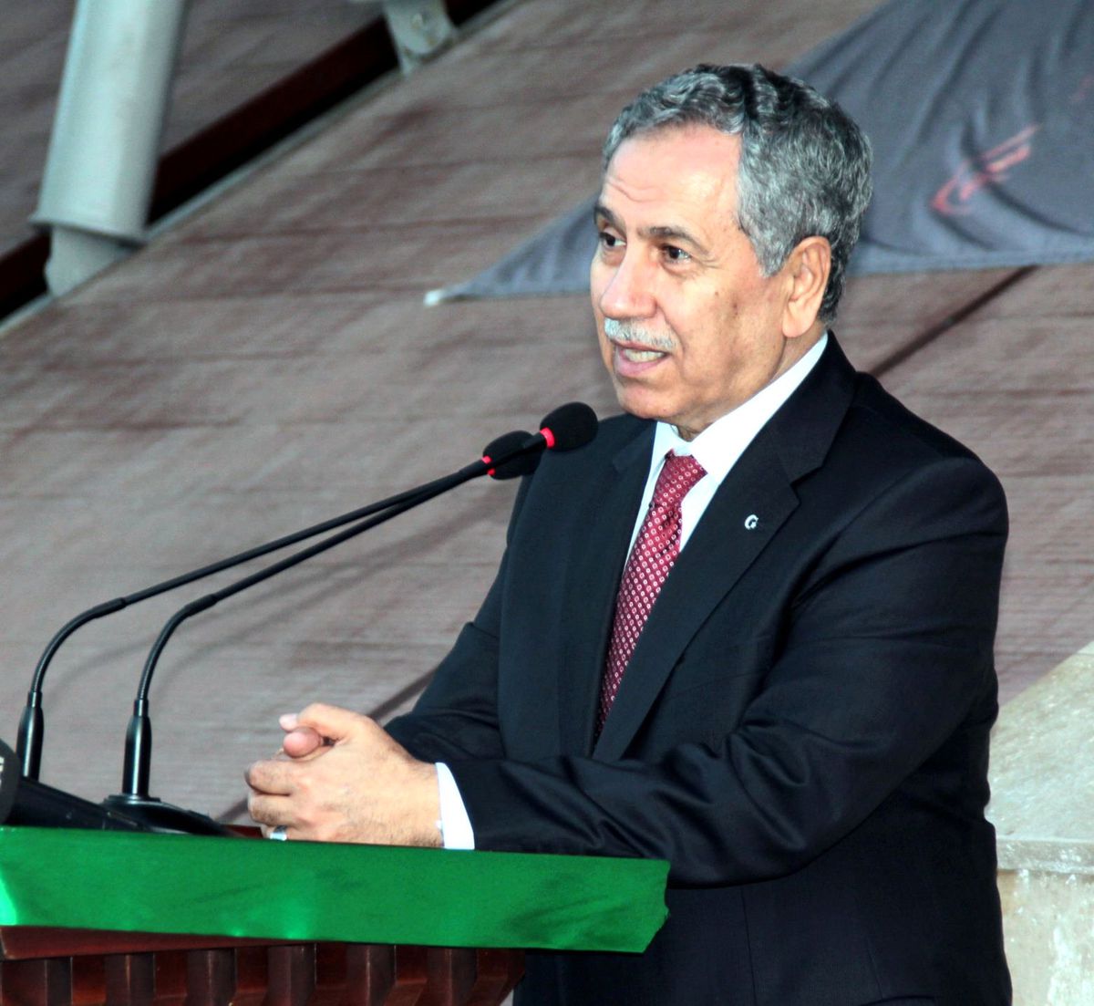 Başbakan Yardımcısı Bülent Arınç, Erzurum\'a İndirilen Ermenistan Uçağıyla İlgili, "Ermenistan\'dan...