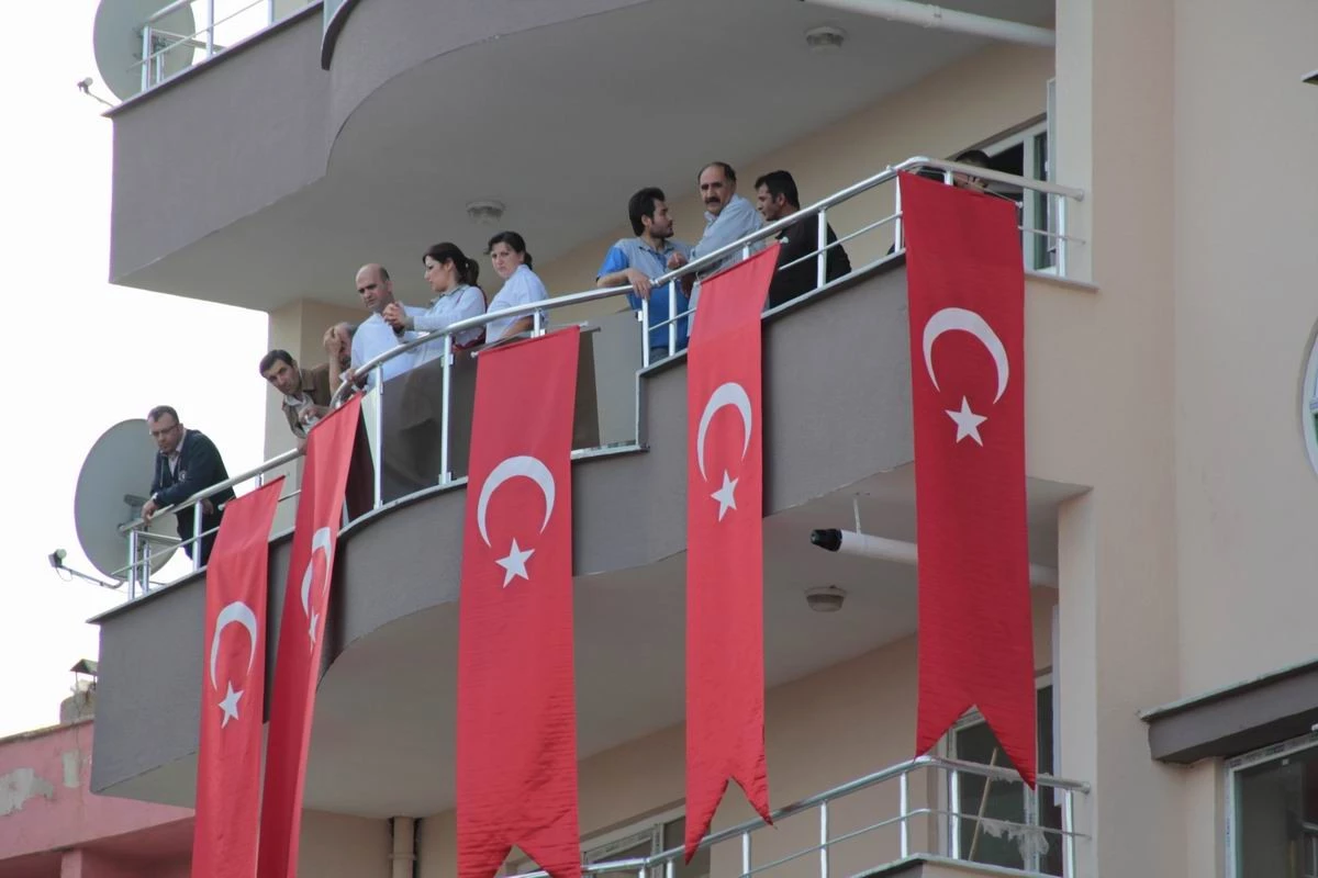 Bursalı Bordo Bereli Üsteğmenin Evi Türk Bayraklarıyla Donatıldı