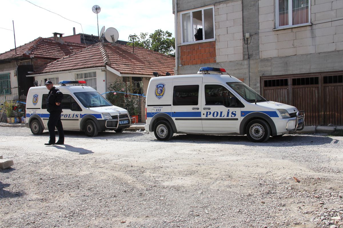 Çamaşır İpiyle Kendini Astı